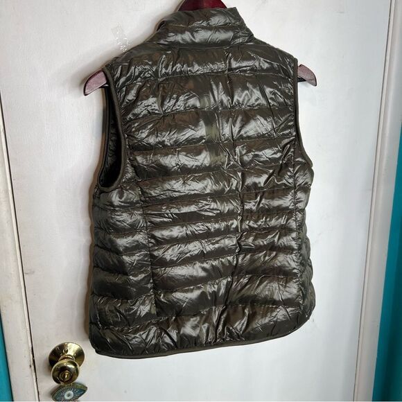 Uniqlo down filled feathers vest in dark green - Picture 6 of 9